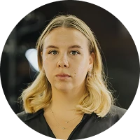 Аня, Бръснар